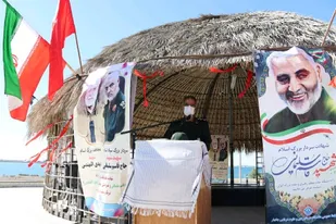 با همت بسیج دانشجویی چابهار مزار شهدا  گمنام غبارروبی شد