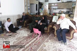 دیدار فرمانده ناحیه سپاه کنگان با سه خانواده شهید