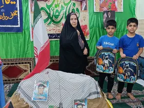 توزیع ۴۵ بسته نوشت‌افزار و کیف بین نوجوانان فعال مسجد ابوالفضل(ع) اهرم