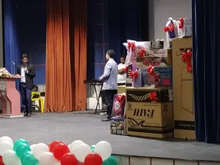 آئین نمادین اهدا ۱۱۰ سری جهیزیه به نوعروسان برگزار شد