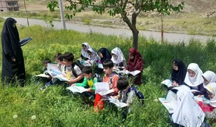 وقتی طبیعت تخته&zwnj;سیاه معلم فداکار عشایری می&zwnj;شود