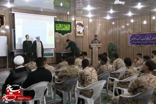 تجلیل از سربازان نمونه در مراسم روز سرباز ناحیه مقاومت بسیج امام حسین(ع) اهواز