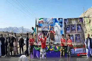 برگزاری جشن انقلاب در جوار دوشهید گمنام محله ابوذر زاهدان