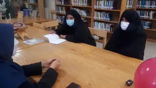 بازدید فرمانده حوزه بسیج خواهران فضیلت بیارجمند از کتابخانه این شهر