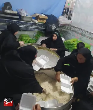 خدمت&zwnj;رسانی خواهران بسیجی به زائران اربعین حسینی در مرز شلمچه