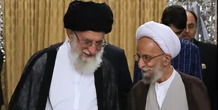 علّت اصرار به بوسیدن دست حضرت آیت&zwnj;الله خامنه&zwnj;ای