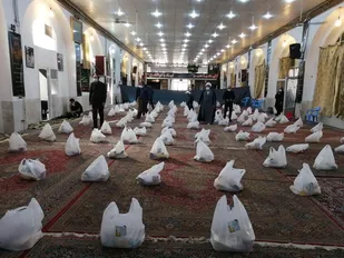 150 بسته معیشتی در روز عاشورای حسینی علیه السلام در زرند بین نیازمندان توزیع گردید