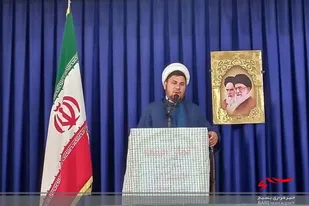 مسئولان در حل مشکلات مردم از همدیگر سبقت بگیرند