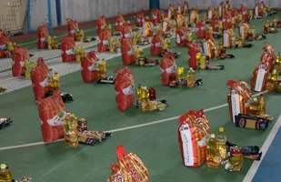 توزيع 680 بسته كمك مومنانه در شهرستان اردل