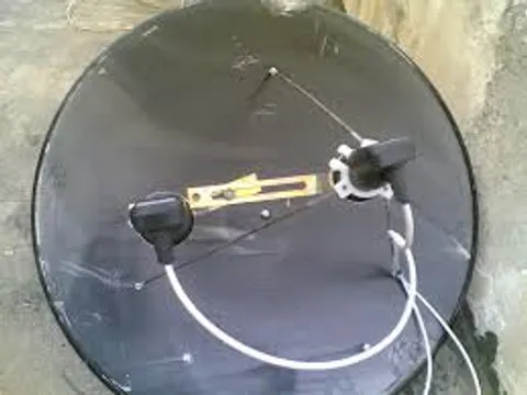تحویل داوطلبانه ماهواره توسط یکی از اهالی روستای بخش طاغنکوه به سپاه ناحیه فیروزه