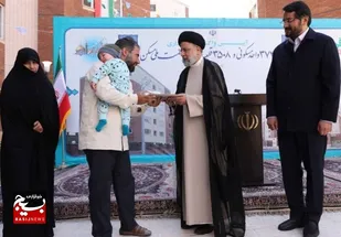 با حضور رئیسی ۷۲۵۶ واحد مسکن و زمین در قم واگذار شد