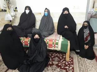 دیدار خوهران بسیجی از پیشکسوت پایگاه بنت الزهراء (س) ده آباد میبد