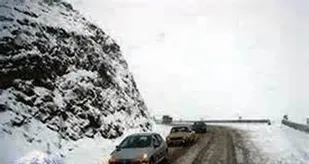 کمک&zwnj;رسانی به زائران کربلا و رهایی 5 خانواده گرفتار در برف
