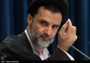 برائت از بیگانگان وظیفه همه است