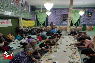 سفره افطار به همت بسیجیان روستایی در سرخه پهن شد
