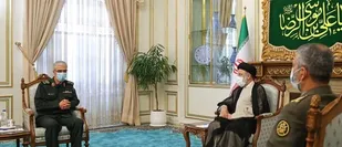 دیدار سرلشکر باقری و فرماندهان ارشد نظامی با آیت&lrm;&zwnj;الله رئیسی/آمادگی نیروهای مسلح برای کمک به دولت جدید