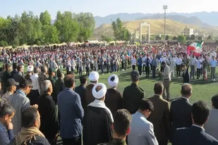 همخوانی سرود سلام فرمانده در کازرون طنین انداز شد