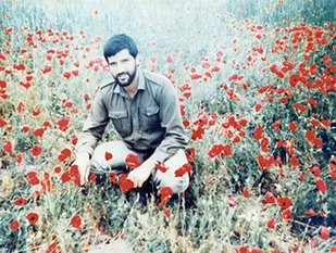 به مناسبت سی و پنجمین سالگرد شهادت سردارمنصور عابدی..
همسر شهید منصور عابدی: &laquo; زندگی مشترکمان را با عشق آغاز کردیم&raquo;/ می گفت: برای رفتن به جبهه از پیچ کوچه که رد میشم دیگه به هیچ چیز فکر نمی کنم.&raquo;