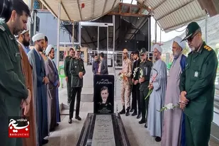سبز قامتان با عطر افشانی گلزار شهدا هفته عقیدتی سیاسی سپاه را آغاز کردند