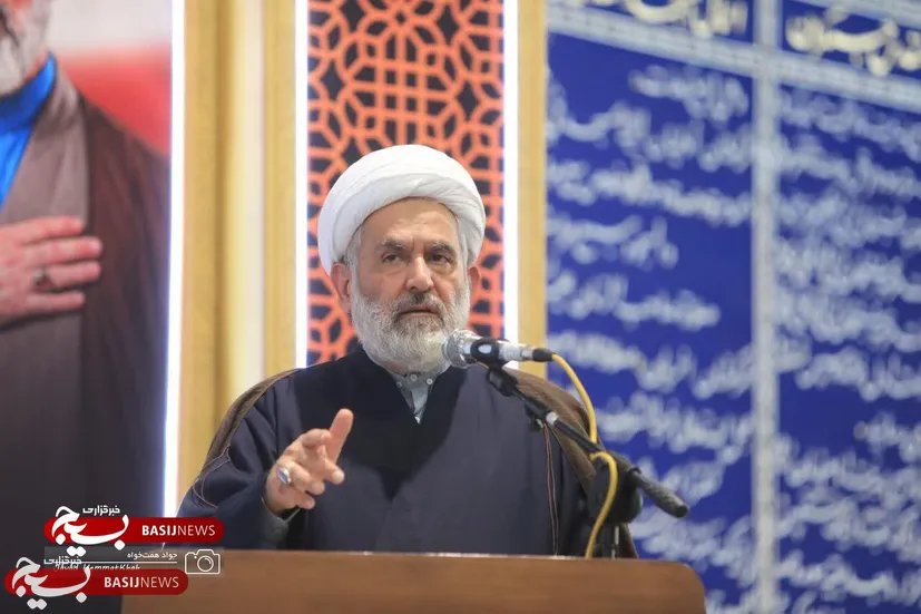 اهتمام ما بر این است که همه اقشار را حول محور مسجد و میدان، همراه کنیم