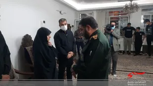 معاون هماهنگ کننده سازمان بسیج مستضعفین با خانواده شهید باسزه دیدار کرد