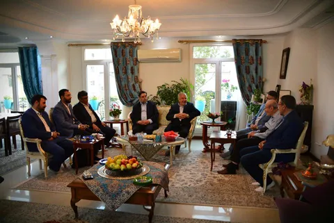 دیدار مسئولان بسیج جامعه پزشکی  با استاد عرصه ادب و اخلاق پزشکی
