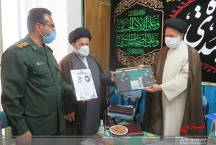 تجلیل سپاه استان سمنان و ناحیه دامغان از امام جمعه این شهرستان