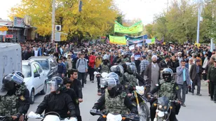 سیل خروشان جوانان و نوجوانان فریدنی در روز مبارزه با استکبار جهانی