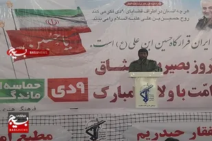نقش بی بدیل رهبری و در عصر حاضر راه را برای ما مشخص می کند
