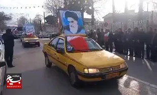 رژه خودرویی به مناسبت دهه فجر در اسدآباد برگزار شد