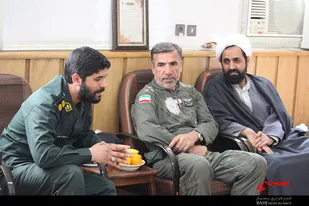 ارتش و سپاه دو بازوی قدرتمند انقلاب اسلامی هستند