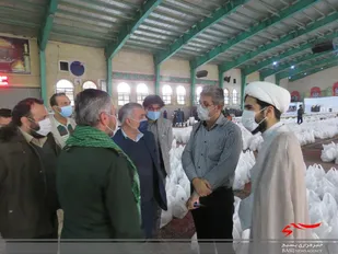 بازدید فرماندار خمینی شهر از محل آماده سازی 10هزار بسته کمک معیشتی