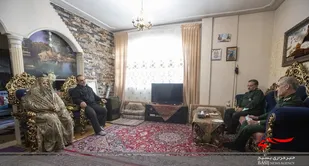 دیدار سردار سلیمانی با خانواده شهید محمدیان