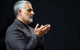 ماجرای اقامه نماز حاج&zwnj;قاسم سلیمانی در کاخ کرملین/نمازی خواندم که در طول عمرم در جبهه نخواندم