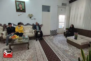 دیدار گروه جهادی شهید صدرزاده ملایر با خانواده شهید &laquo;غلامرضا آقایی&raquo;