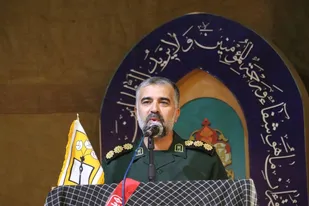 رسالت بسیج و سپاه، پاسداری از انقلاب اسلامی است/دشمن اگر می&zwnj;خواهد حیات خود را ادامه بدهد باید تکلیفش را با انقلاب اسلامی روشن کند