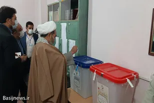 مسئولان شهرستان نهاوند آرای خود را به صندوق انداختند