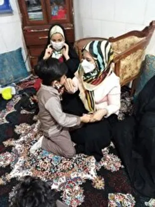 دست بوسی مادران توسط نوگلان