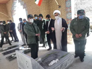 گلباران قبور مطهر شهدای شهر توره و بخش زالیان شهرستان شازند
