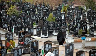 هشدار سازمان آرامستان های تبریز نسبت به برخی تصاویر سنگ&zwnj; قبور