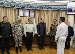 تجلیل استاندار آذربایجان شرقی از ۱۲ عضو ناوگروه ۸۶ نیروی دریایی ارتش