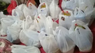 تهیه و توزیع ۱۲۰ بسته معیشتی به همت خواهران بسیجی در شاهرود+ تصاویر