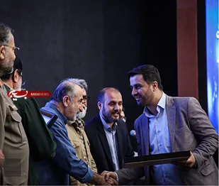 تقدیر از معاون رسانه و ارتباطات اجتماعی سازمان بسیج اساتید کشور در همایش &laquo;مدار امید&raquo;