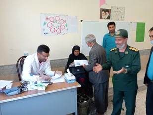 برگزاری میز خدمت جهادی در روستای شهنیز شهرستان مارگون/ از  ارایه خدمات رایگان پزشکی تا توزیع بسته های معیشتی +(تصاویر)