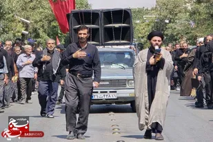 برپایی دسته عزاداری به مناسبت سالروز شهادت امام رضا (ع) در تویسرکان