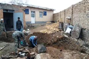 دیوارکشی پایگاه مقاومت بسیج شهید زهدی توسط جهادگران
