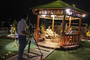 پشت صحنه برنامه ماه نشان