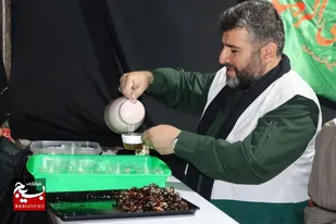 افتخار خادم الرضا"ع" در شب میلاد ضامن آهو دراجتماع مردمی