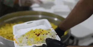 طبخ و توزیع 4000 پرس غذای گرم جهت نیازمندان توسط گروه جهادی مهندسین بجنورد