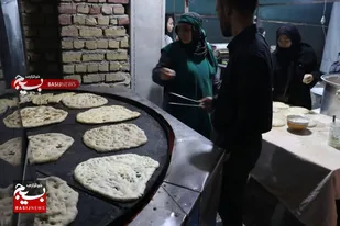 پخت بیش از &nbsp;21 هزار قرص نان برای زائران اربعین در قرارگاه مردمی اربعین قم
